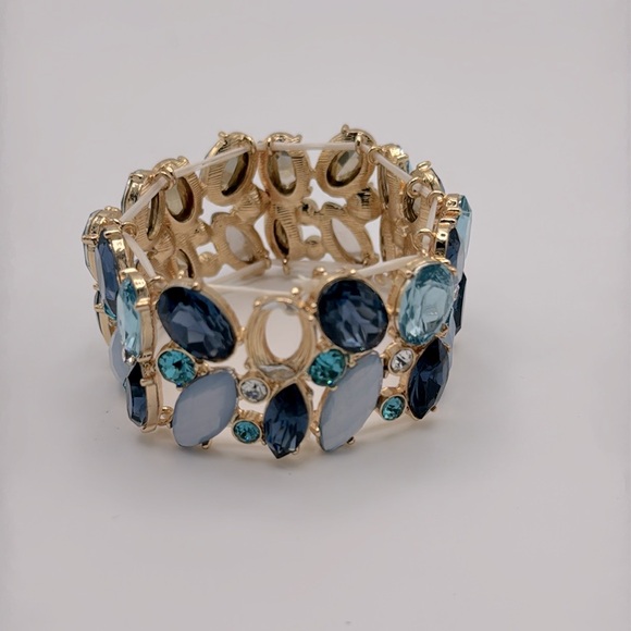 Gold Blue Cluster Bracelet - Picture 8 of 8